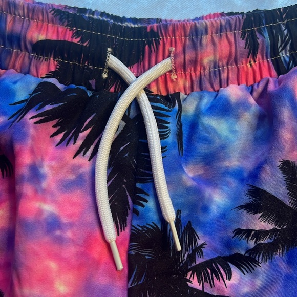 BOYS TROPICAL PRINT SWIM TRUNKS - Picture 5 of 7